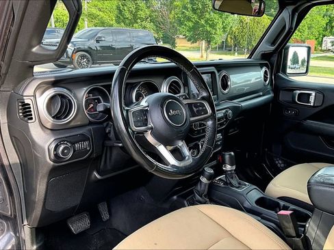 Used 2021 Jeep Wrangler Unlimited Sahara AWD/4WD image 13