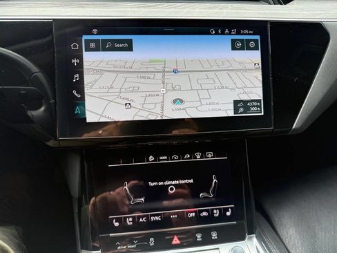 Used 2022 Audi e-tron Prestige w/ Prestige Package AWD/4WD image 13