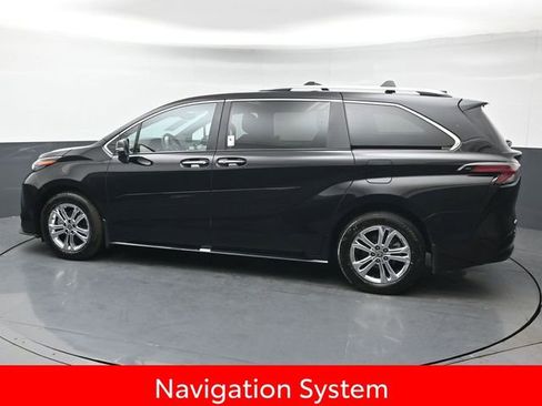 Certified 2024 Toyota Sienna Platinum image 4