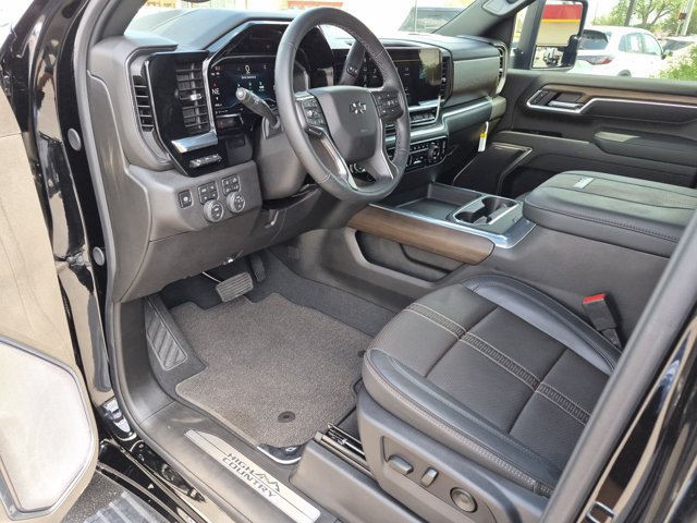 Used 2025 Chevrolet Silverado 2500 High Country w/ High Country Premium Package AWD/4WD image 11