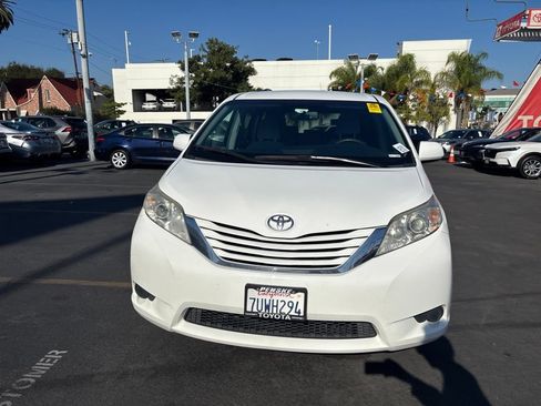 Used 2017 Toyota Sienna LE FWD image 9