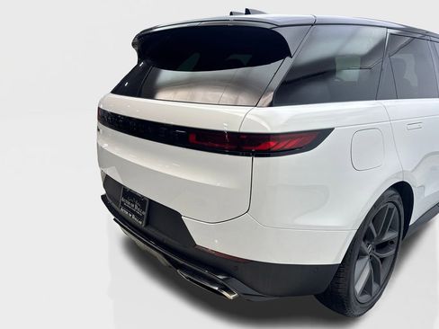 Used 2024 Land Rover Range Rover Sport SE AWD/4WD image 18