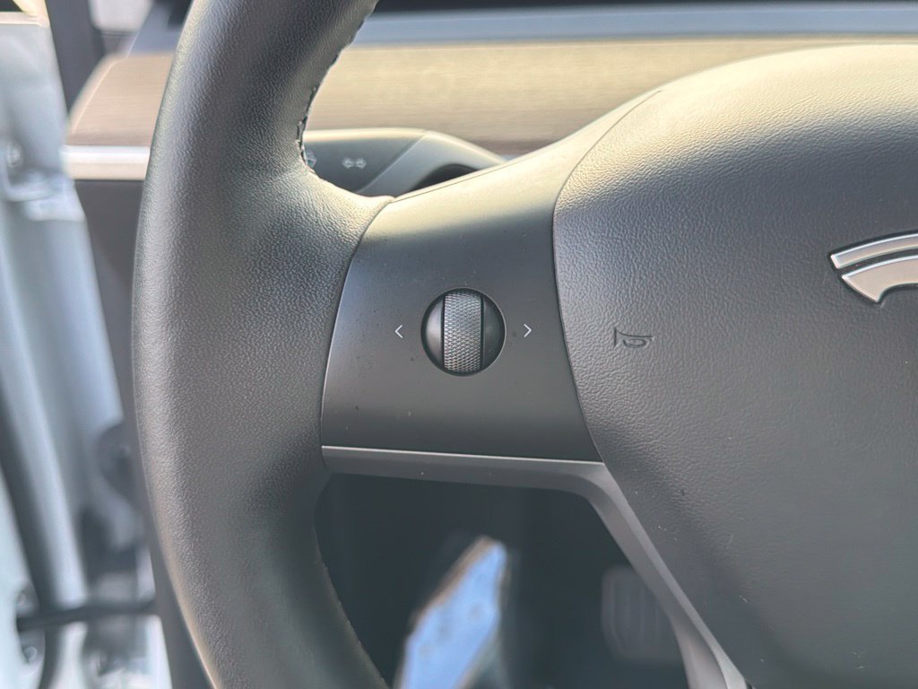 Used 2021 Tesla Model Y Long Range AWD/4WD image 26