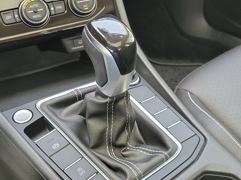 Used 2024 Volkswagen Jetta SE w/ Panoramic Sunroof Package FWD image 26