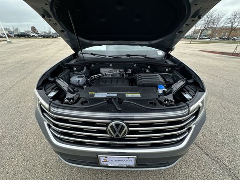 Used 2025 Volkswagen Atlas SEL image 30