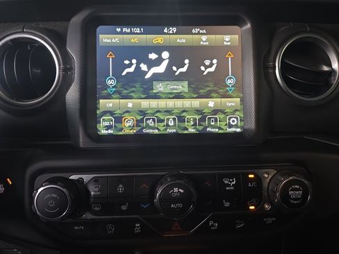 Used 2021 Jeep Wrangler Unlimited Sahara image 16