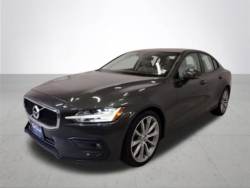 Used 2021 Volvo S60 T6 Momentum w/ Advanced Package AWD/4WD image 2