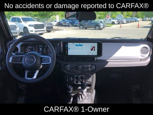 Used 2025 Jeep Wrangler Unlimited Sahara AWD/4WD image 2