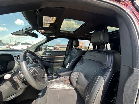 Used 2019 Ford Explorer Platinum AWD/4WD image 12