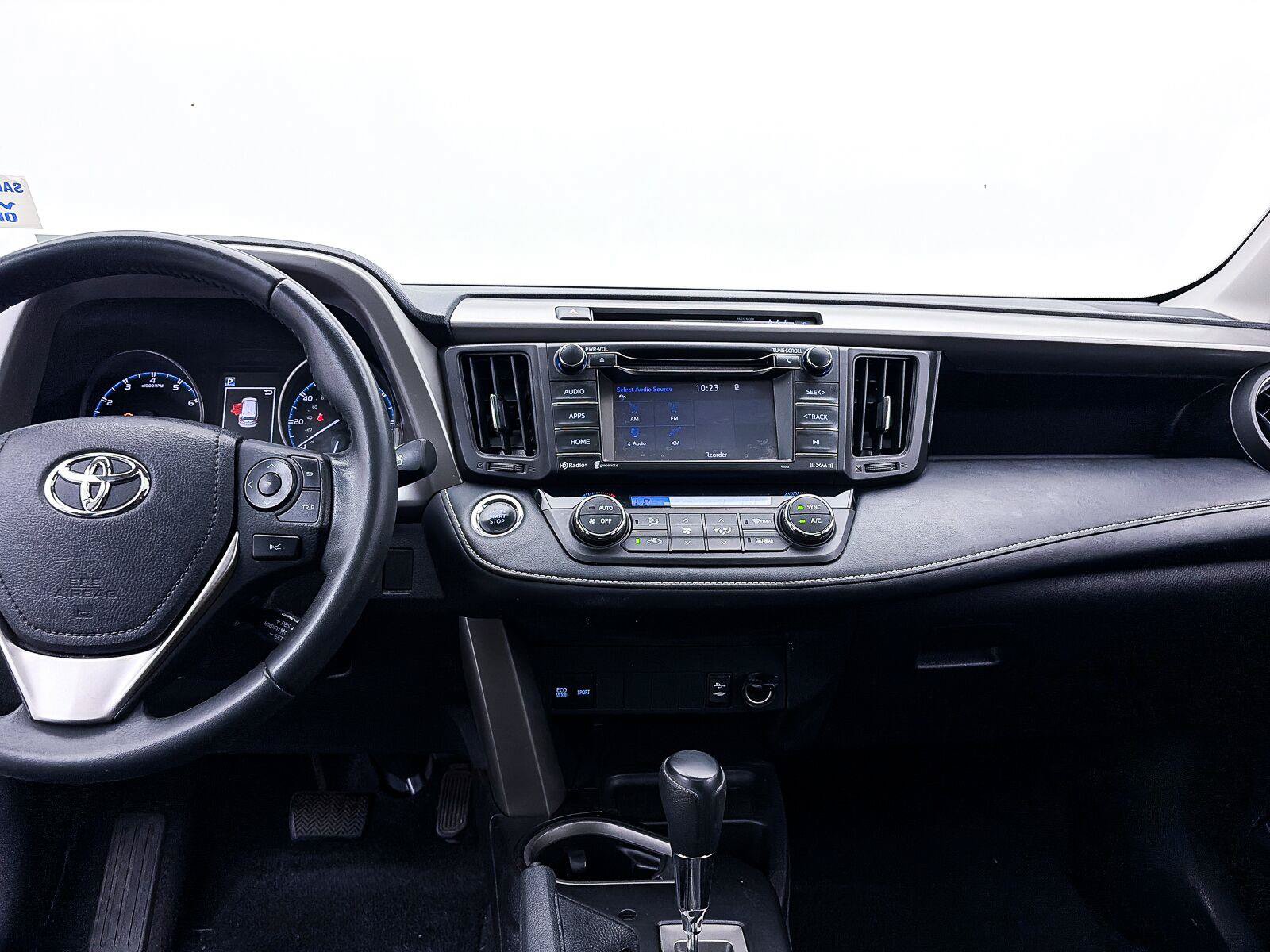 Used 2017 Toyota RAV4 XLE AWD/4WD image 9