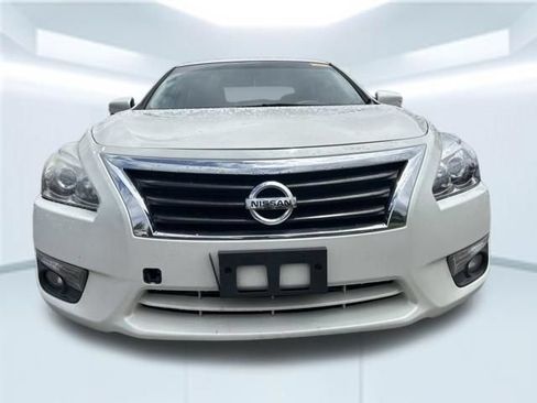 Used 2015 Nissan Altima 2.5 SL w/ Moonroof Package FWD image 2