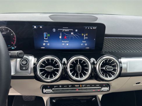 Used 2024 Mercedes-Benz GLB 250 4MATIC image 15