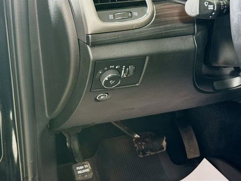 Used 2021 Jeep Grand Cherokee Laredo X AWD/4WD image 12