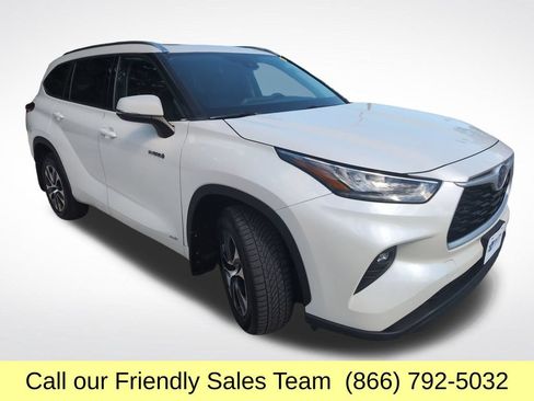 Certified 2020 Toyota Highlander XLE AWD/4WD image 9