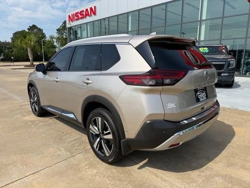 Used 2023 Nissan Rogue Platinum w/ Platinum Premium Package FWD image 3
