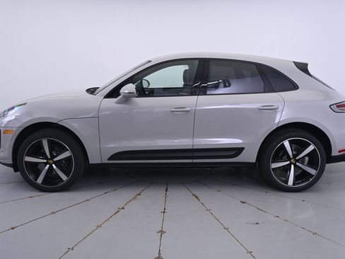 Certified 2025 Porsche Macan image 2