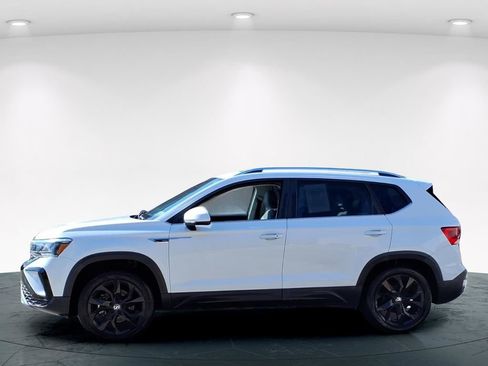 Used 2023 Volkswagen Taos SE image 7