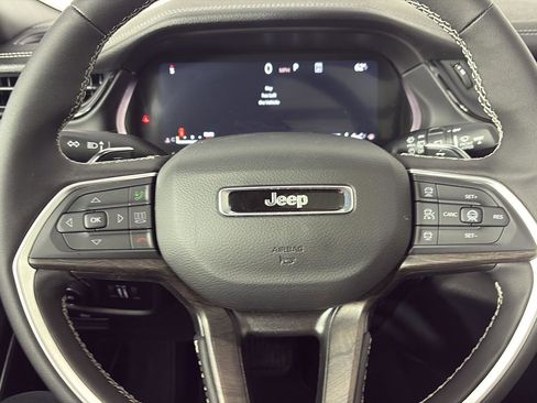 New 2026 Jeep Grand Cherokee Limited w/ Limited Altitude Package AWD/4WD image 16