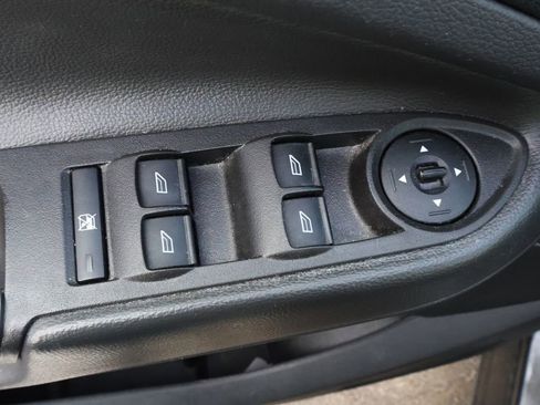 Used 2017 Ford Escape SE image 11