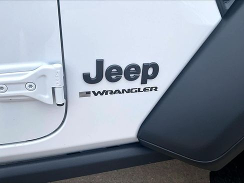 Used 2025 Jeep Wrangler Unlimited Sport AWD/4WD image 29