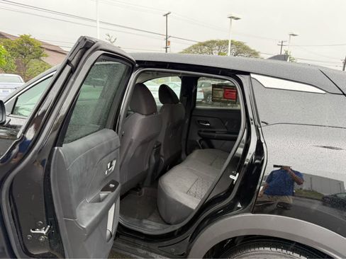 Used 2025 Nissan Kicks SV image 9