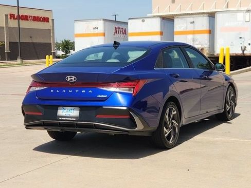 Used 2025 Hyundai Elantra Limited FWD image 5