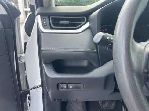 Used 2024 Toyota RAV4 XLE FWD image 28