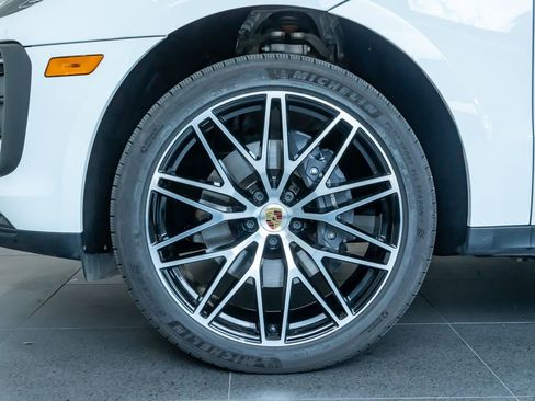 Certified 2026 Porsche Macan AWD/4WD image 11