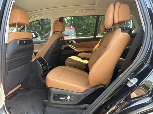 Used 2024 BMW X7 xDrive40i w/ Premium Package AWD/4WD image 38