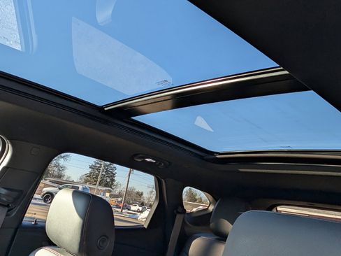 Used 2021 Chevrolet Blazer RS w/ Enhanced Convenience Package image 3