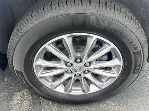 Used 2024 Buick Enclave Essence AWD/4WD image 31