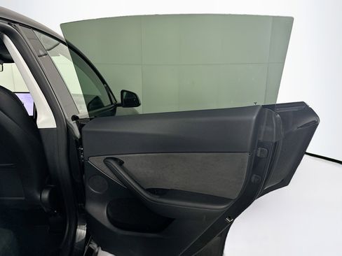 Used 2024 Tesla Model Y Long Range AWD/4WD image 30