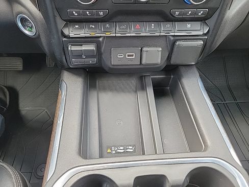 Used 2019 Chevrolet Silverado 1500 High Country w/ Technology Package AWD/4WD image 15