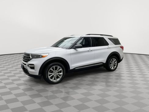 Used 2020 Ford Explorer XLT w/ Equipment Group 202A image 37