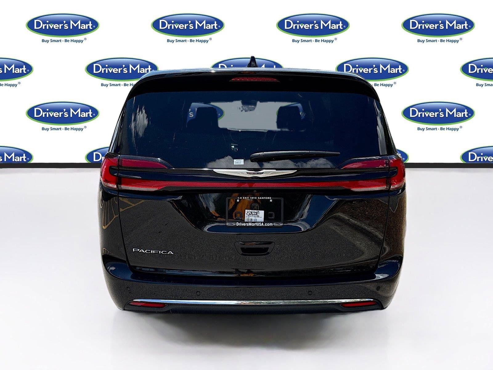 Used 2025 Chrysler Pacifica Select FWD image 6