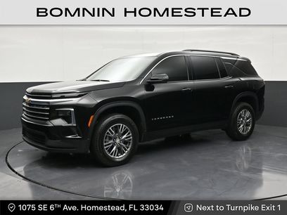 Used 2025 Chevrolet Traverse LT