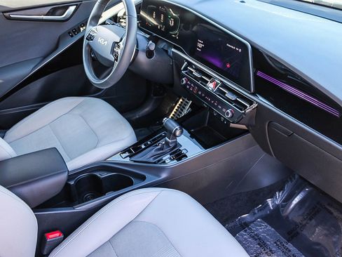 Used 2023 Kia Niro EX Touring image 17