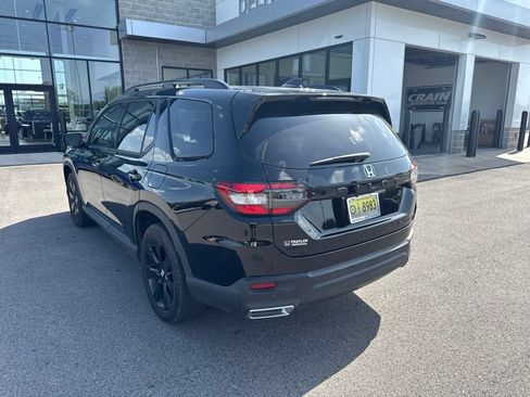Used 2025 Honda Pilot Black Edition image 5