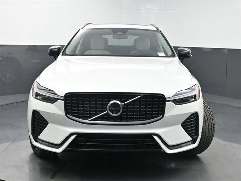 Used 2025 Volvo XC60 B5 Ultra w/ Protection Package Premier image 38