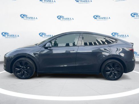 Used 2025 Tesla Model Y Long Range RWD image 2