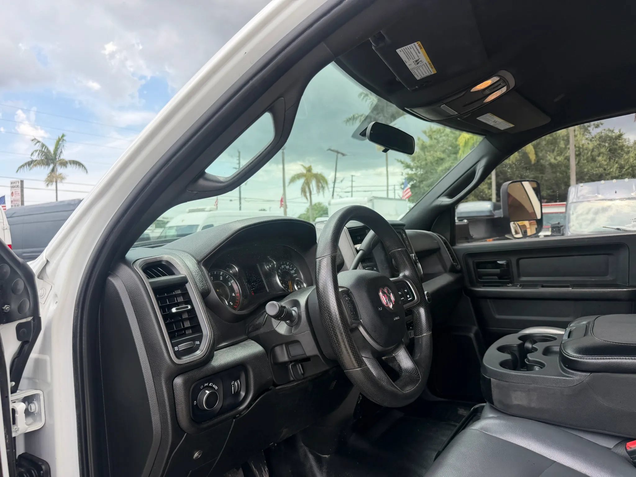 Used 2022 RAM 5500 4x4 Crew Cab Tradesman w/ Chrome Appearance Group image 9