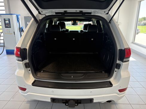 Used 2017 Jeep Grand Cherokee Altitude AWD/4WD image 5