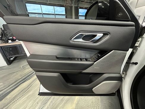 Used 2018 Land Rover Range Rover Velar R-Dynamic SE AWD/4WD image 51