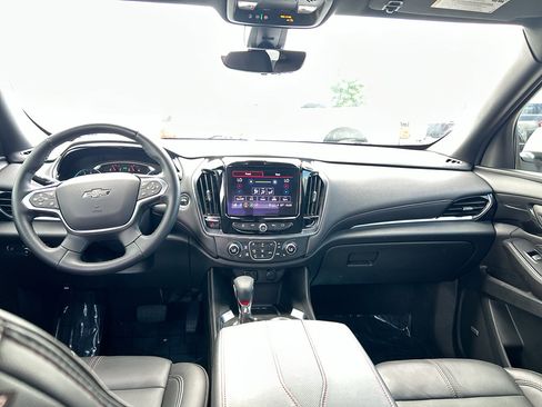 Used 2023 Chevrolet Traverse RS FWD image 17