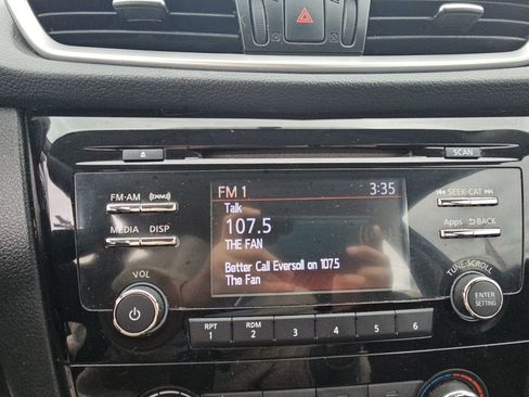 Used 2015 Nissan Rogue S AWD/4WD image 16