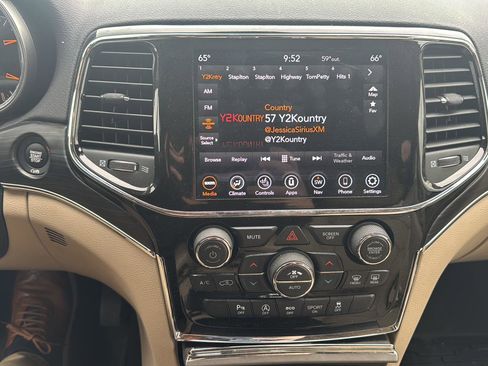 Used 2021 Jeep Grand Cherokee Limited AWD/4WD image 13