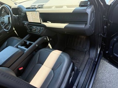 Used 2025 Land Rover Defender 110 X-Dynamic SE AWD/4WD image 49