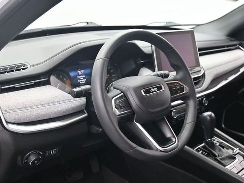 Used 2024 Jeep Compass Latitude image 15