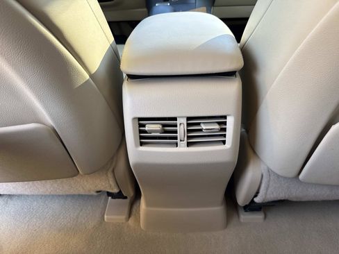 Used 2015 Lexus RX 450h AWD image 17