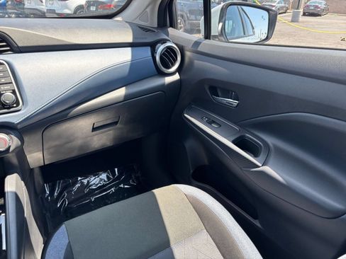 Used 2025 Nissan Versa SV FWD image 33